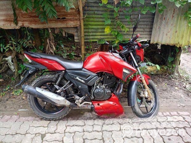 TVS Apache RTR . 2022