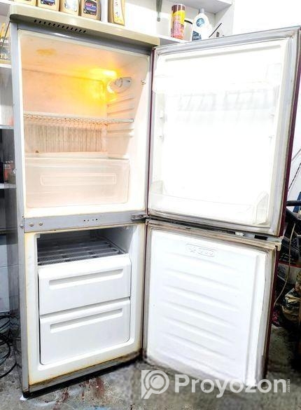 ফ্রিজ বিক্রয় হবে