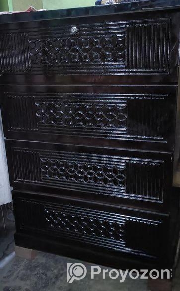 মালাইশিয়ান বোর্ডের ওয়ারড্রব