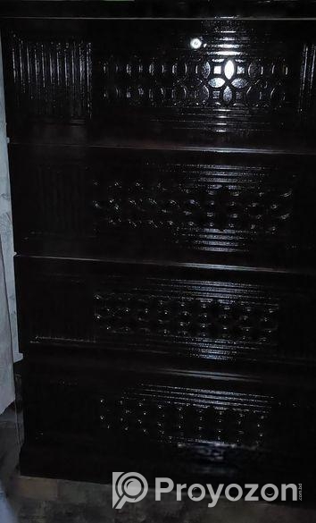 মালাইশিয়ান বোর্ডের ওয়ারড্রব