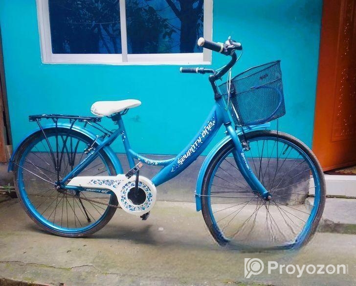 Ladys Bicycle For Sale (almost New Look)