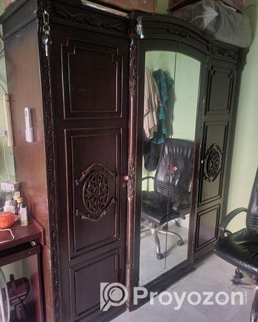 চার পাটের আলমারি