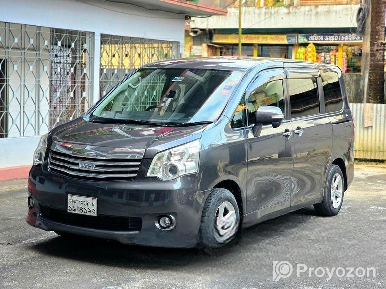Toyota Noah X Push 2 Door PWR 2012