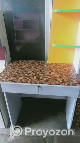 রিডিং টেবিল