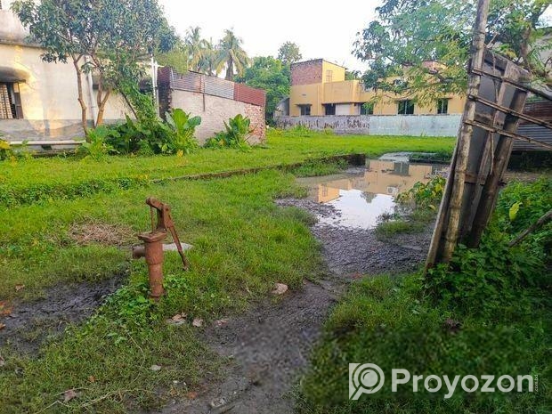 তিন কাঠা জমি, পানির ব্যবস্থা করা আছে, বিদ্যুতের আছে।