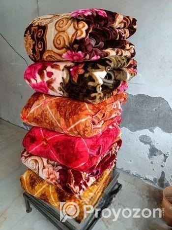 অনেক সুন্দর কম্বল