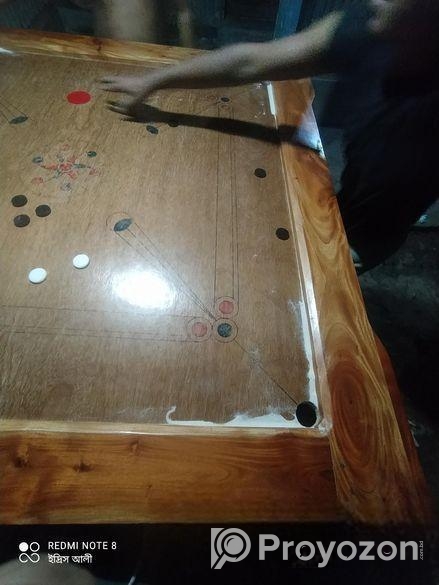Carrom board
