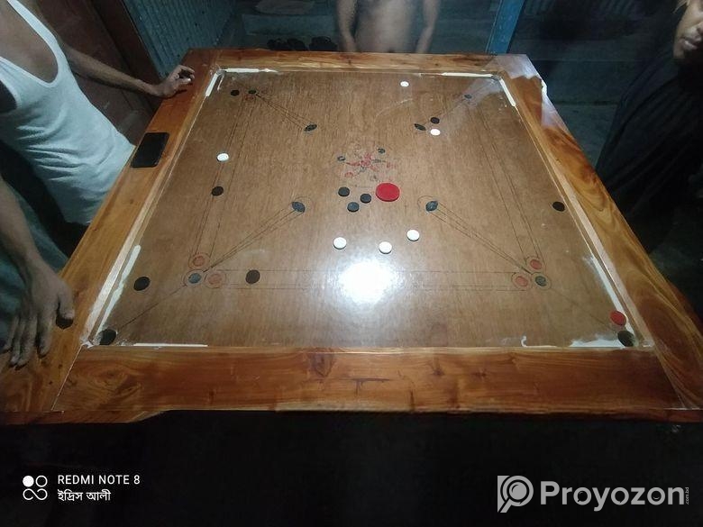 Carrom board