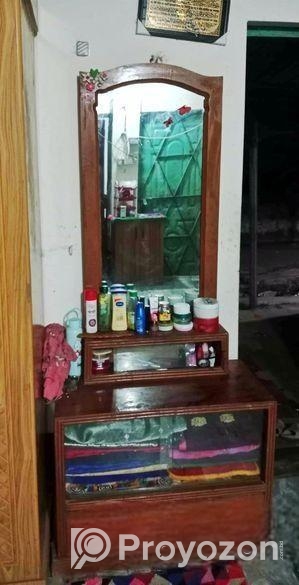 কাঠের ড্রেসিং টেবিল