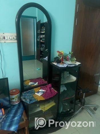 খাট ও ড্রেসিন টেবিল