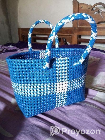 বেতির ব্যাগ বিক্রি করা হবে ।