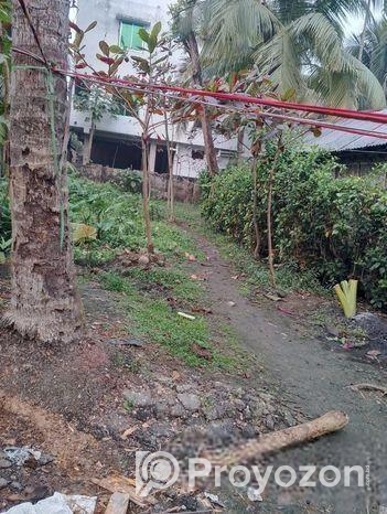 জমি বিক্রি করা হবে। মোট ১২ শতক আছে।