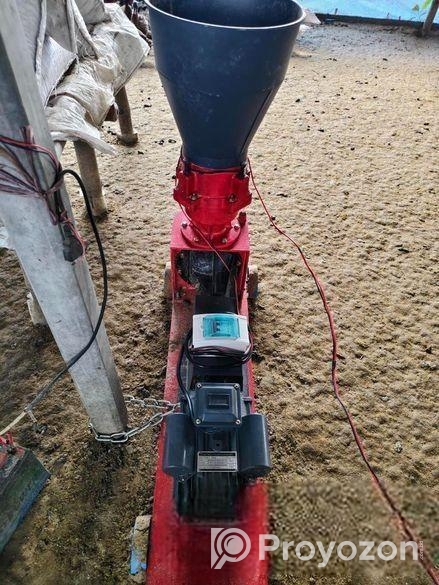 Poultry, chicken, cow and goat feed making machine