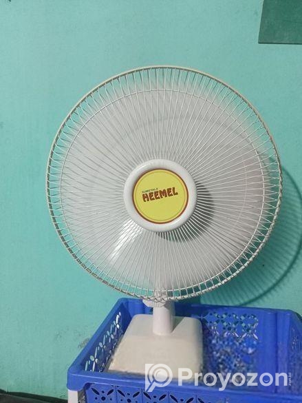 সুন্দর একটি হিমেল টেবিল ফ্যান বিক্রি হবে।