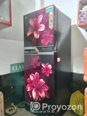 একটি ফ্রিজ বিক্রি হবে