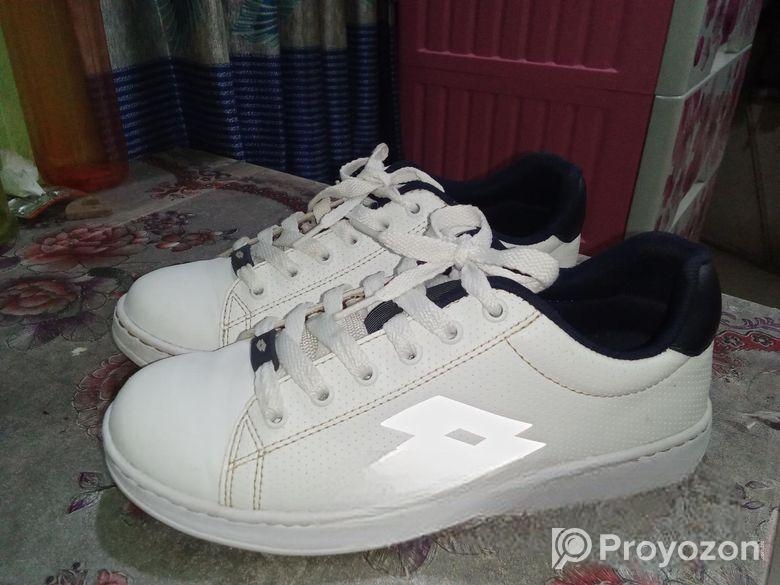 ( Lotto) ব্র্যান্ডের স্টাইলিশ সাদা জুতা বিক্রি হবে