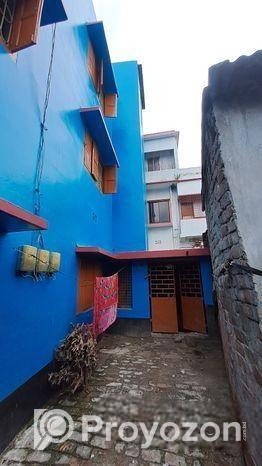 তিনতলা বাড়ি সহ জমি বিক্রয় করা হবে