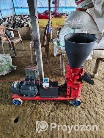 Poultry, chicken, cow and goat feed making machine