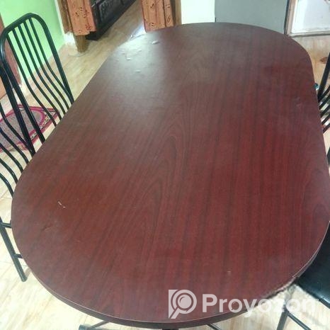 একটি টেবিল ও 3 টি চেয়ার