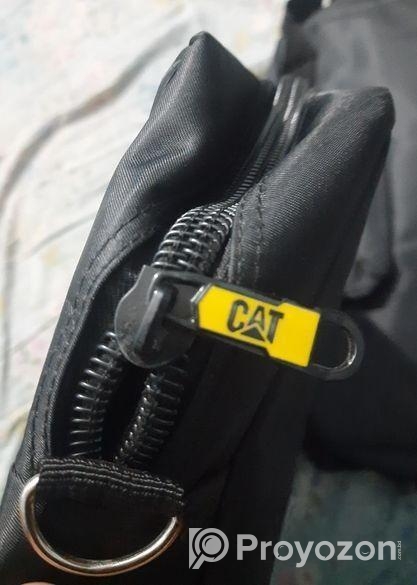 Cat এর ২ টি নতুন অফিস ল্যাপটপ ব্যাগ