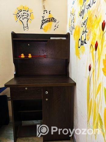 বাচ্চাদের পড়ার টেবিল