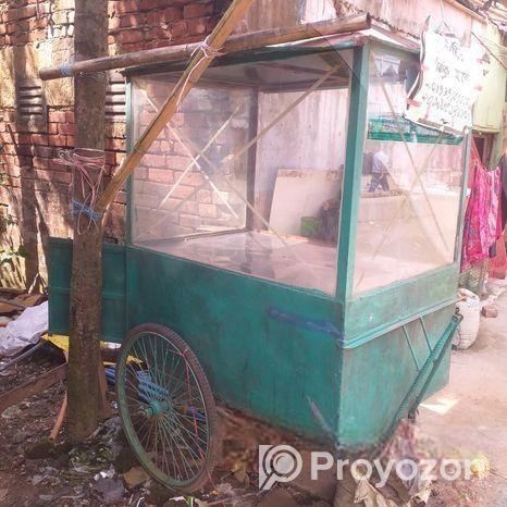 একটি চটপটি / ফুসকার মজবুত গাড়ি বিক্রি হবে।