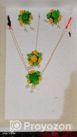 হলুদের গহনা