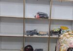 দোকানের তাড়িয়া (তাক) বিক্রি হইবে