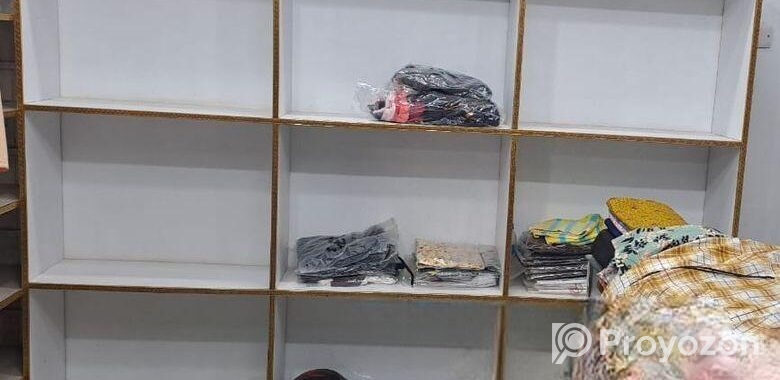দোকানের তাড়িয়া (তাক) বিক্রি হইবে
