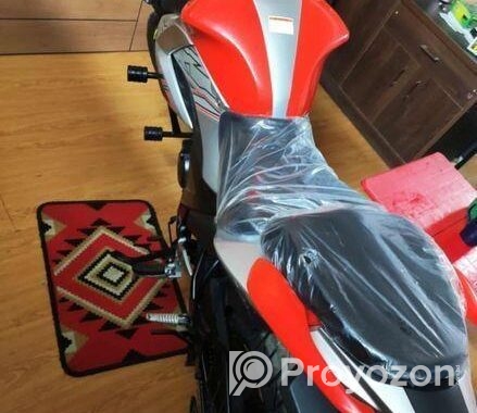 Suzuki Gixxer . 2025