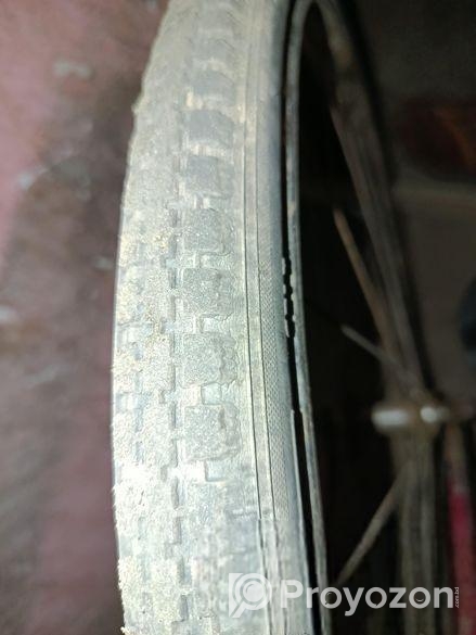 একদম ফ্রেশ কন্ডিশনের রানিং বাই-সাইকেল