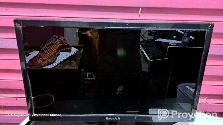Esonic 19 inch Monitor (Fresh)