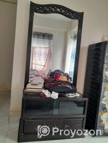 ড্রেসিং টেবিল বিক্রি হবে