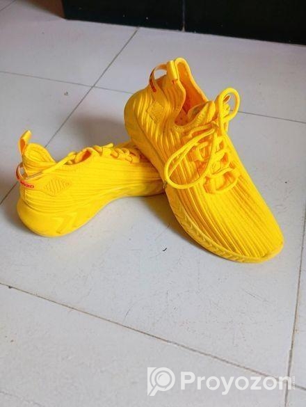 ফিতা জুতো