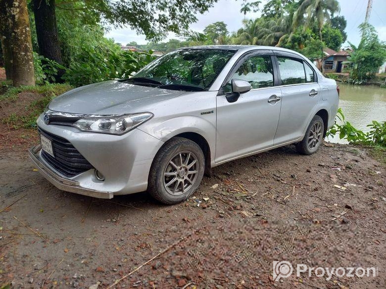 Toyota Axio Hybrid 2015