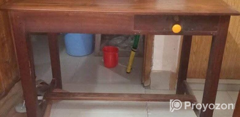 সেগুন কাঠের টেবিল