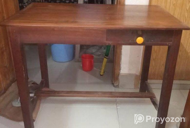 সেগুন কাঠের টেবিল