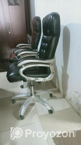 এক্সিকিউটিভ চেয়ার (executive chair)