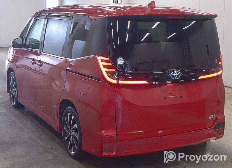 Toyota Noah SZ Red 4.5/50k km 2022