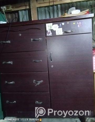 একটি ওয়ার্ড ড্রোব