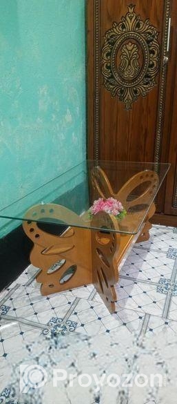 সেন্টার টেবিলটি বিক্রি করা হবে