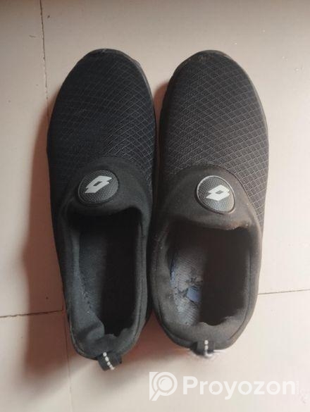 লোট্রোর জুতা