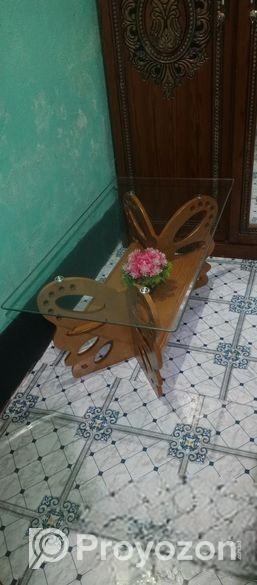 সেন্টার টেবিলটি বিক্রি করা হবে