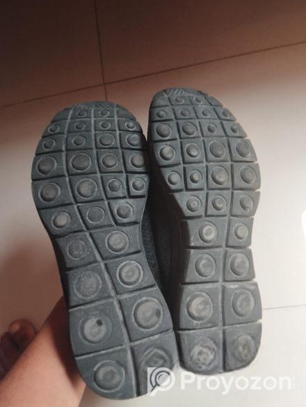 লোট্রোর জুতা