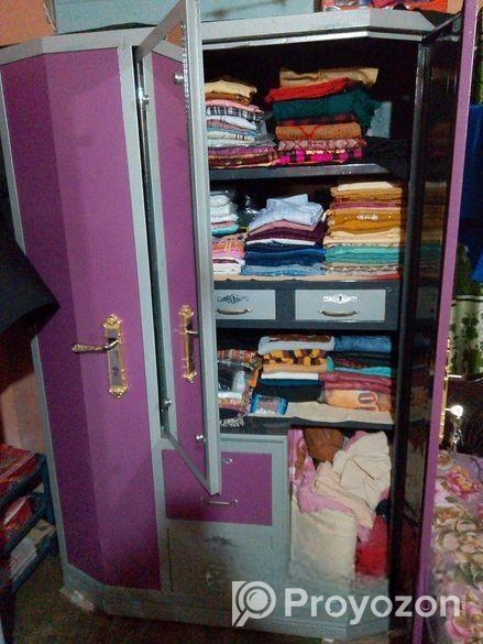 আলমারি বিক্রি হবে