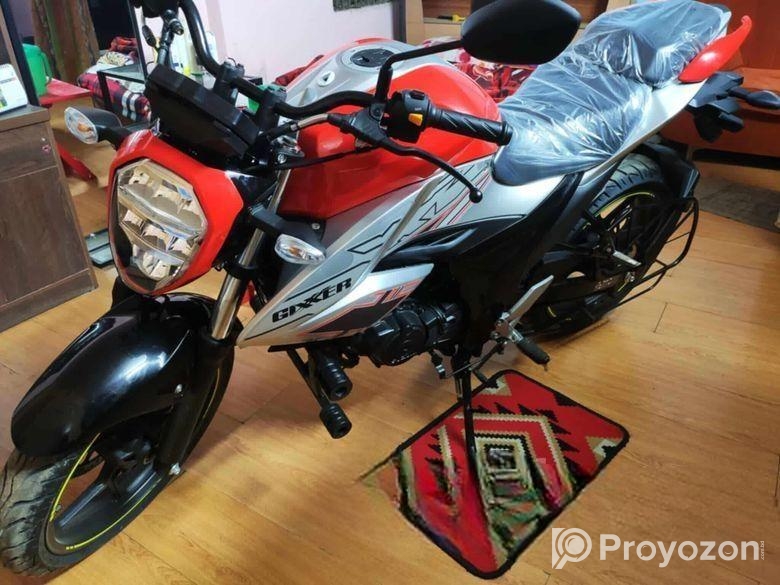 Suzuki Gixxer . 2025