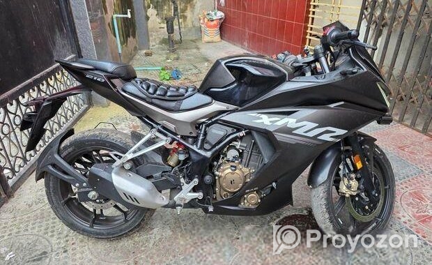 Hero Karizma XMR 210 . 2024
