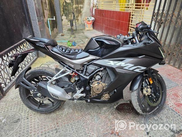 Hero Karizma XMR 210 . 2024