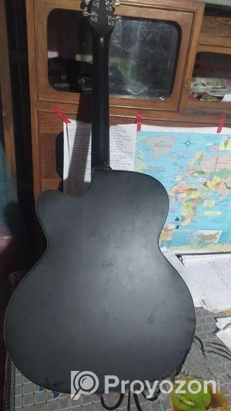 এই গিটার টি বিক্রি করা হবে
