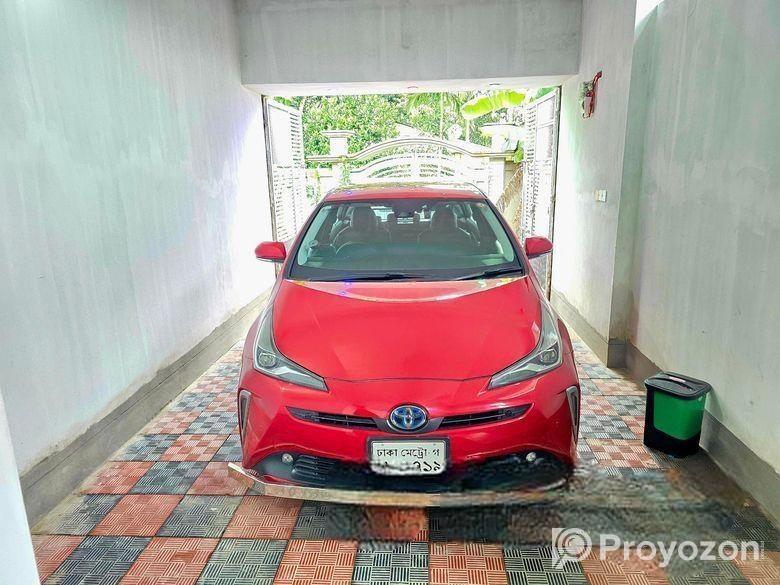 Toyota Prius . 2019